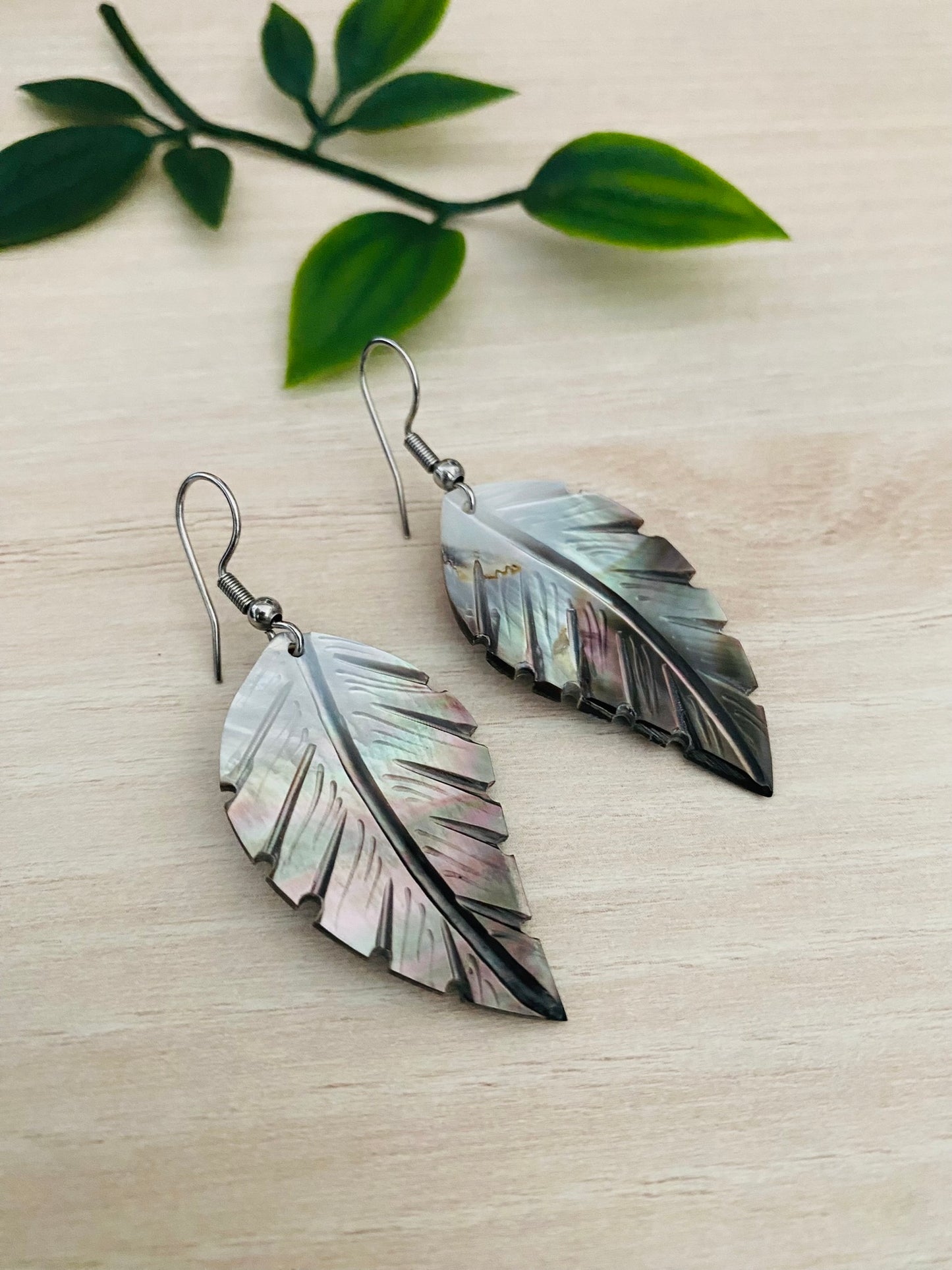 Boucles d'oreilles plume Nacre