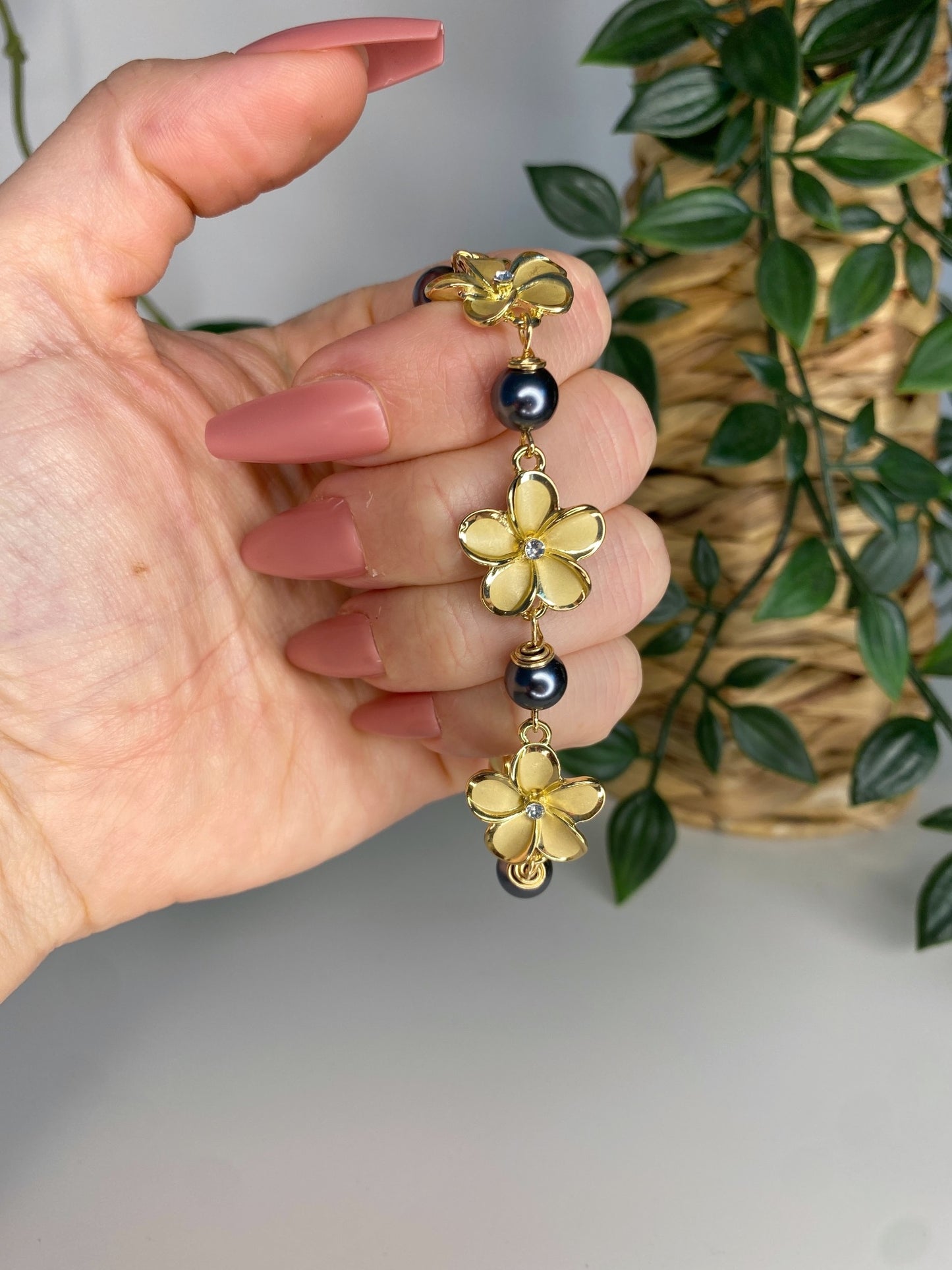 ✨ Bracelet Fleuri Plaqué Or et Argent – Élégance Naturelle ✨